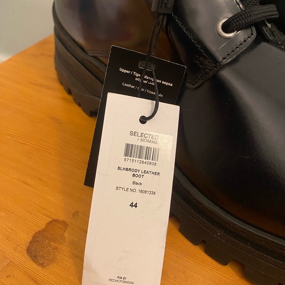 Black Leather Lace-up Boots - Picture 2 of 3